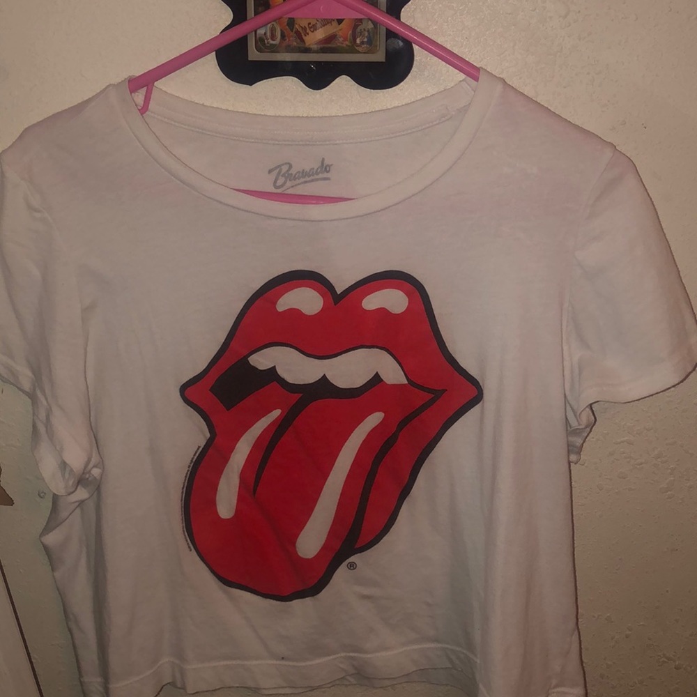 Tongue crop top shirt ✨